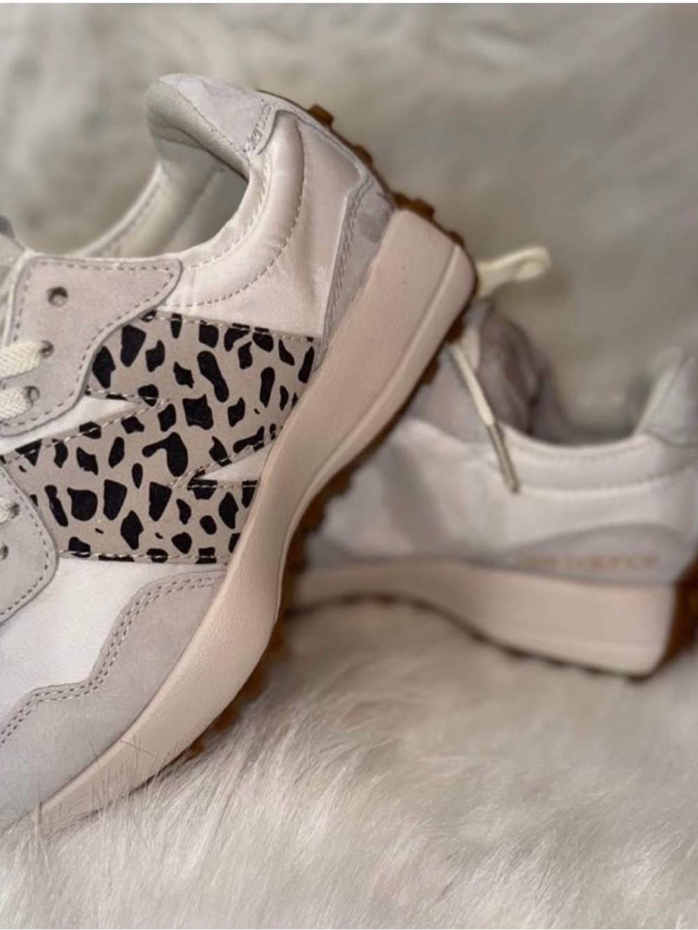 New Balance Women's 327 Sneakers 10